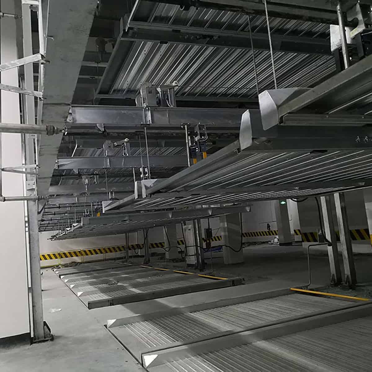 南郑地下立体车库由电子控制较安全